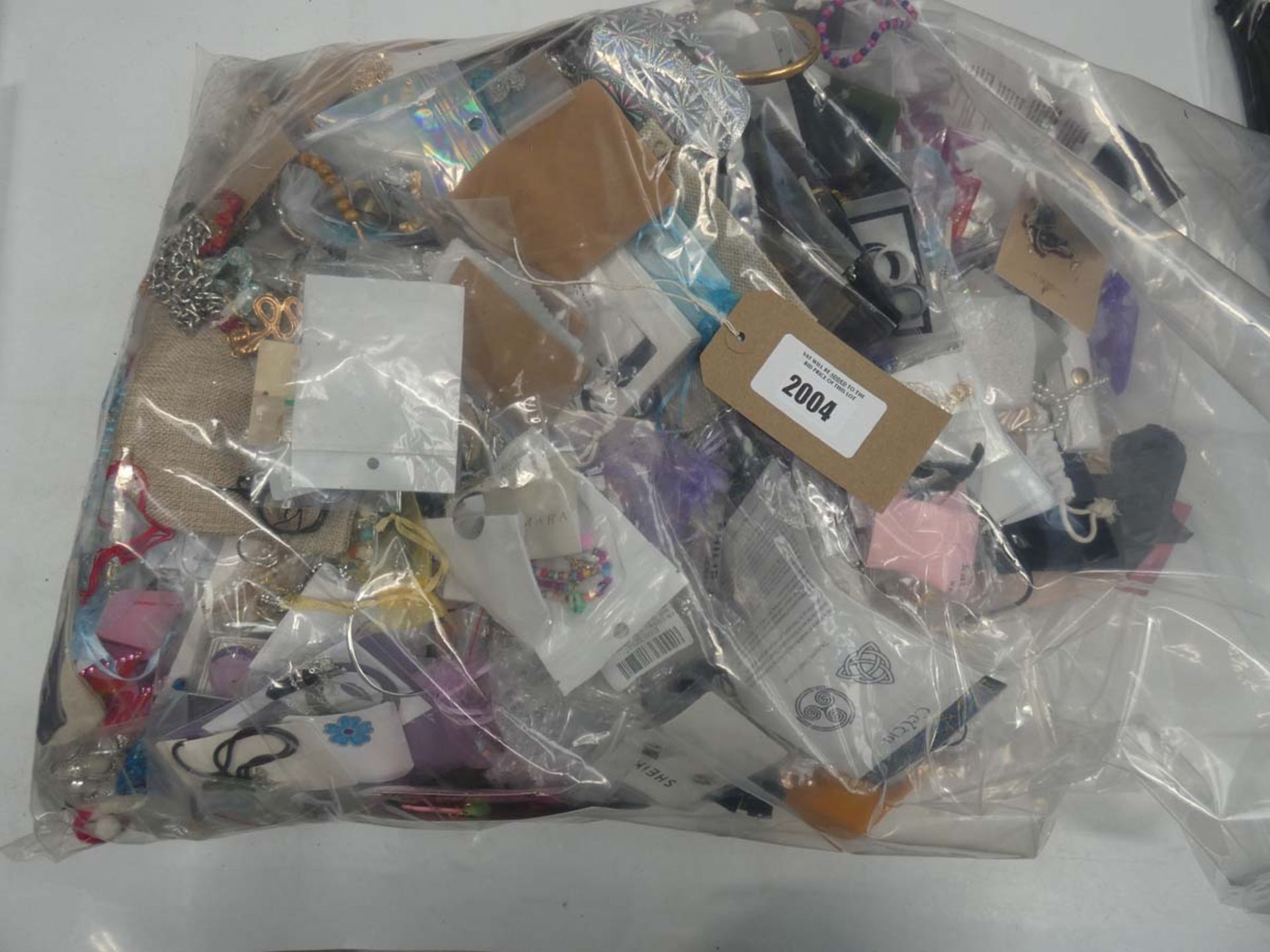 Bag of mixed jewellery items