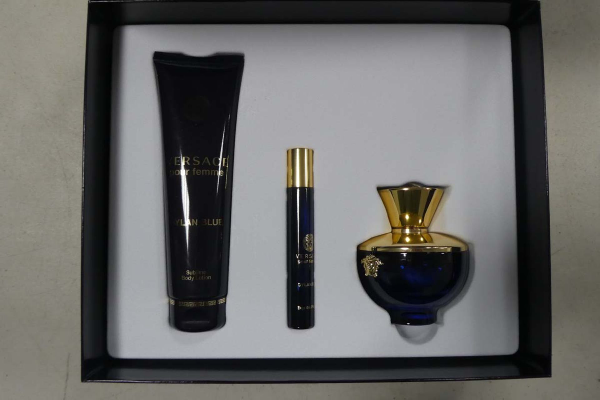 Versace Dylan Blue perfume set with travel spray and perfume bottle - Image 2 of 2