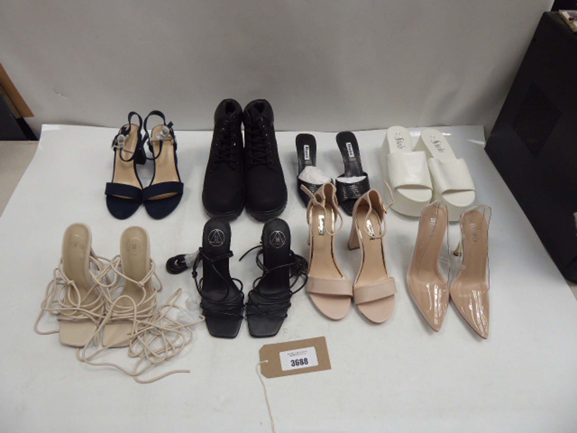 Bag of loose assortd shoes to include heels and wedges (8 pairs)