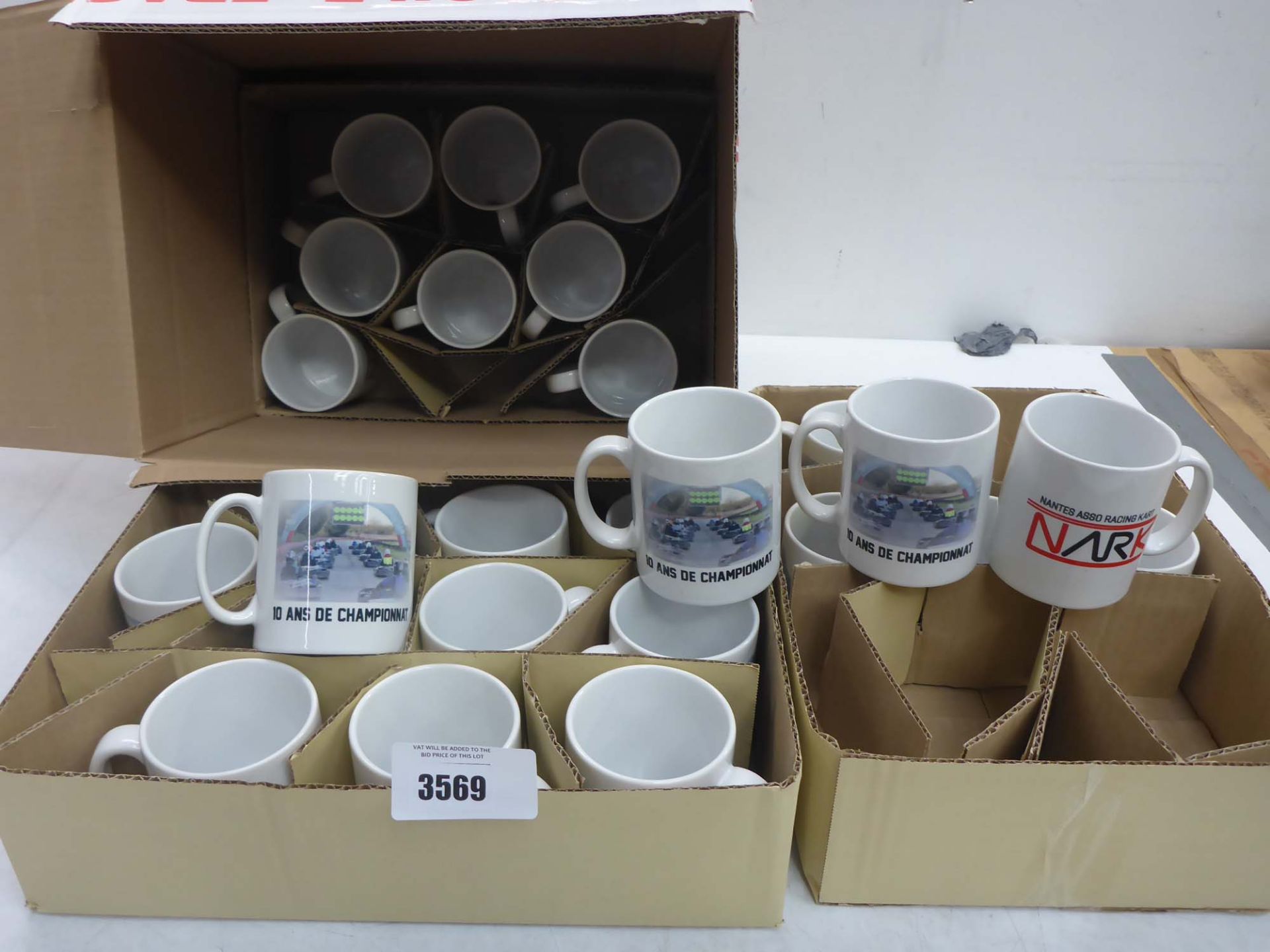 Box of kart racing design coffee mugs