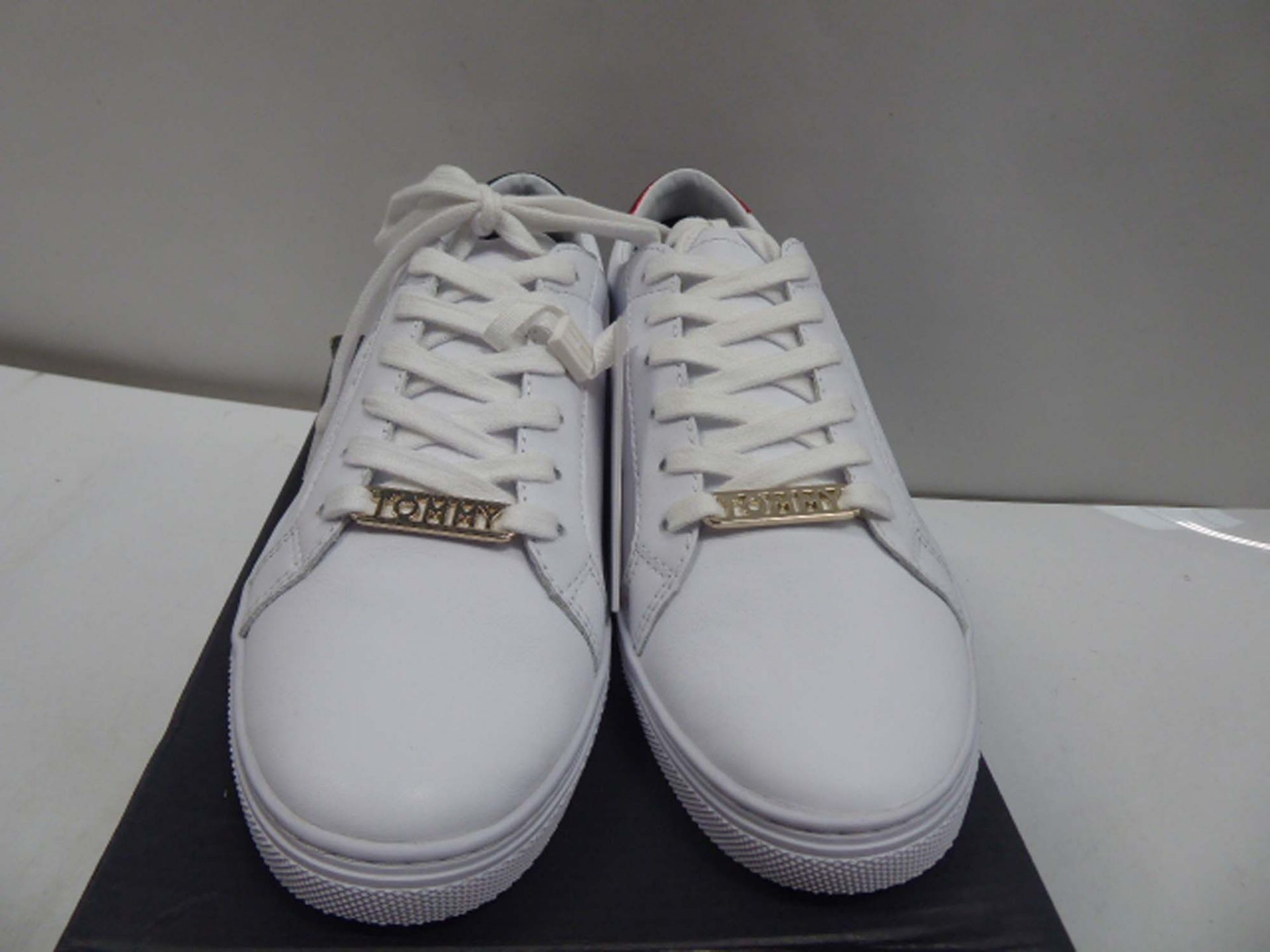 Tommy Hilfiger Essential sneakers size EU 37 - Image 2 of 3