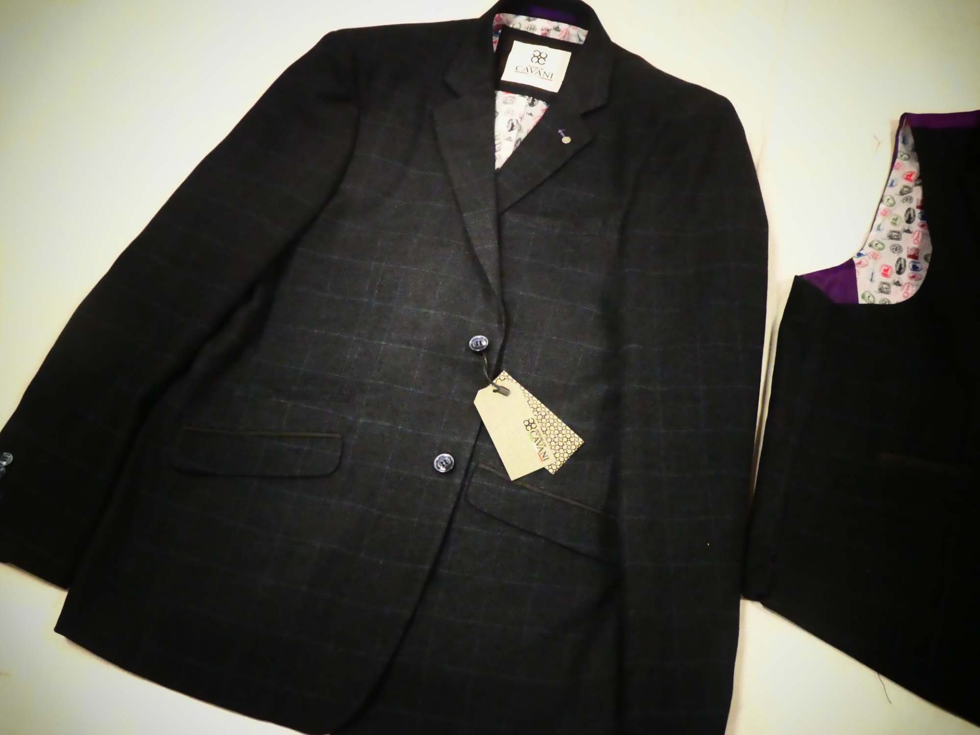 House of Cavani mens draco 3 piece suit in navuy size 48R (trousers 42R) with garment bag - Image 2 of 4