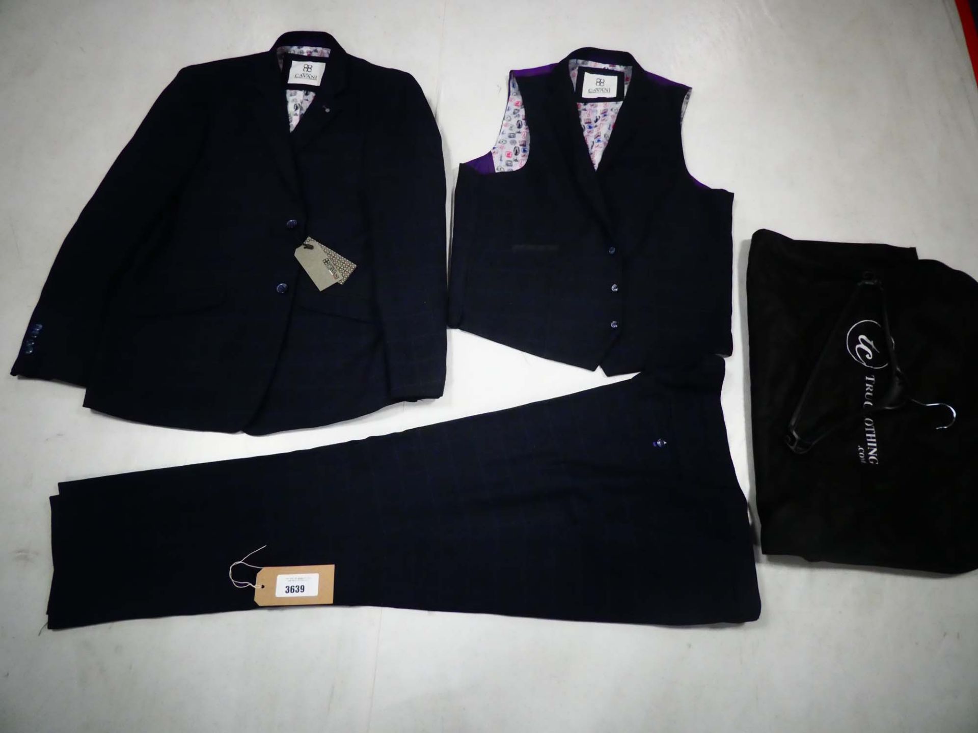 House of Cavani mens draco 3 piece suit in navuy size 48R (trousers 42R) with garment bag