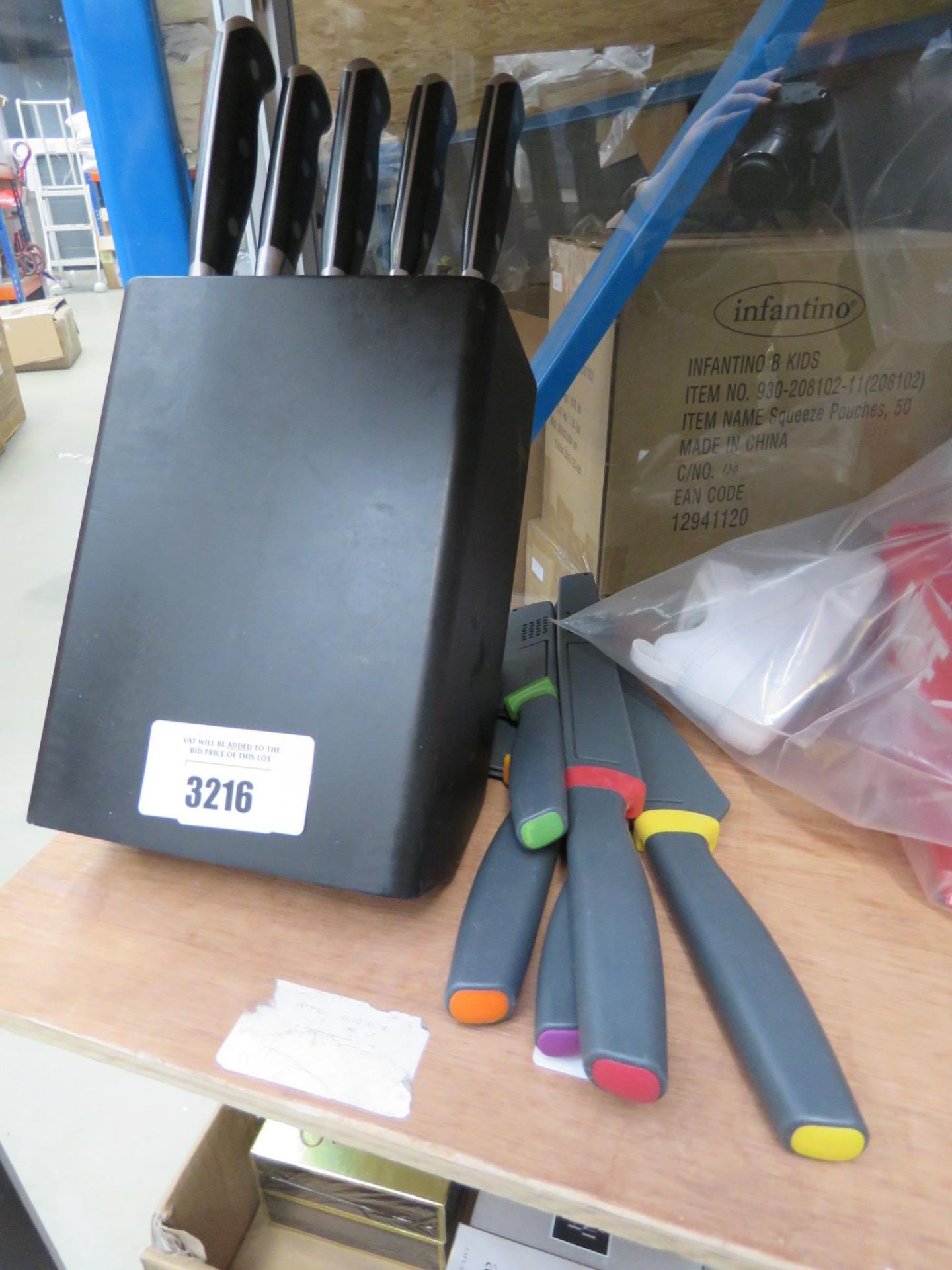 Fabreware knife block and knife set plus other loose kitchen knives