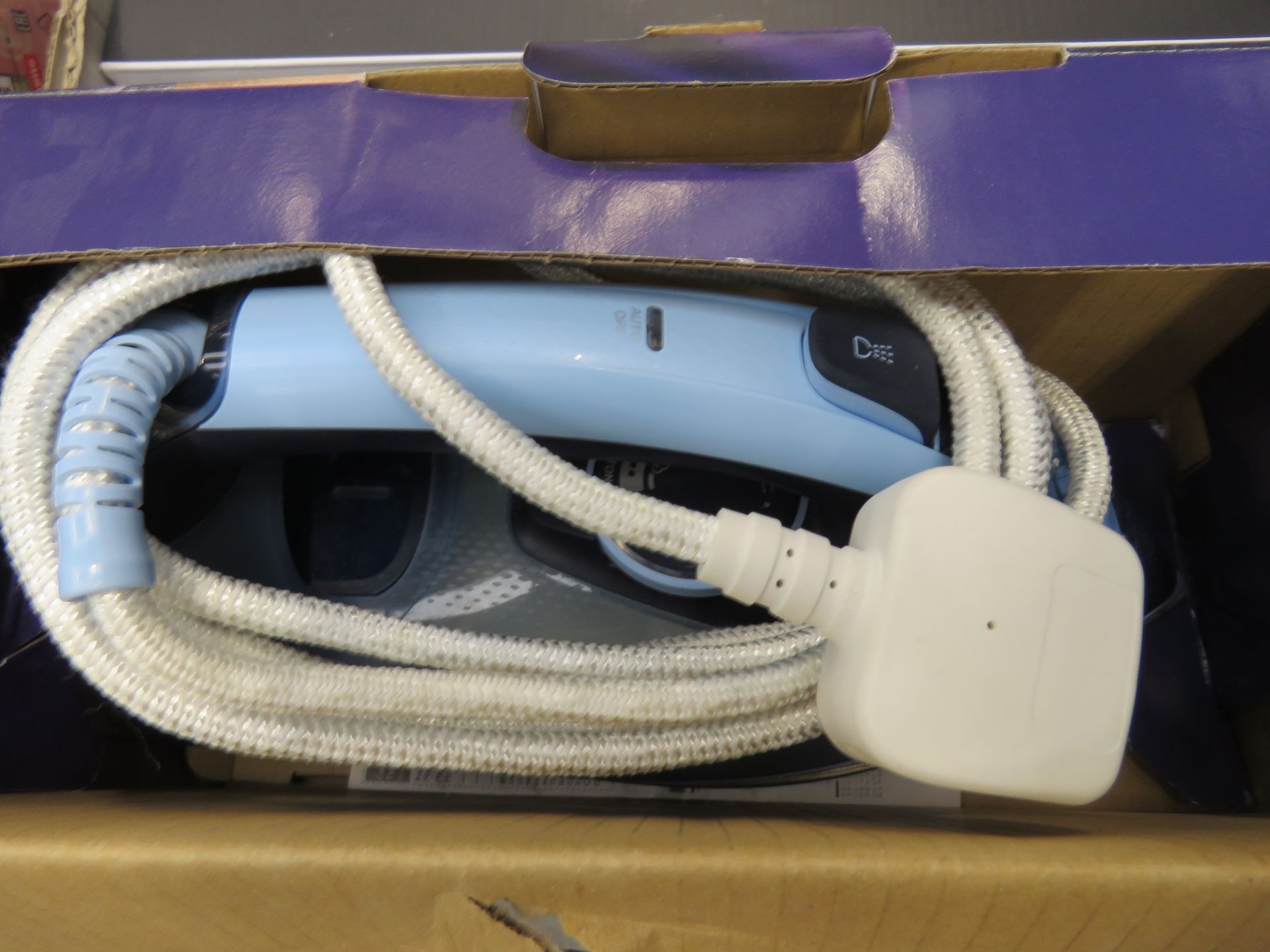 Philips hand held garment steamer, 2 cordless Philips steam irons and another steam iron - Image 3 of 3