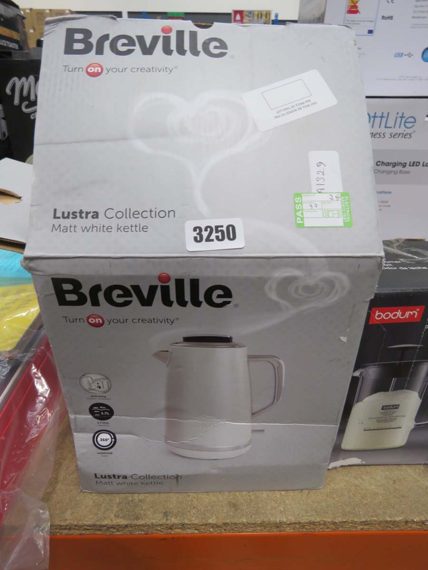 (28) Breville kettle and a Bodum milk frother - Image 3 of 4