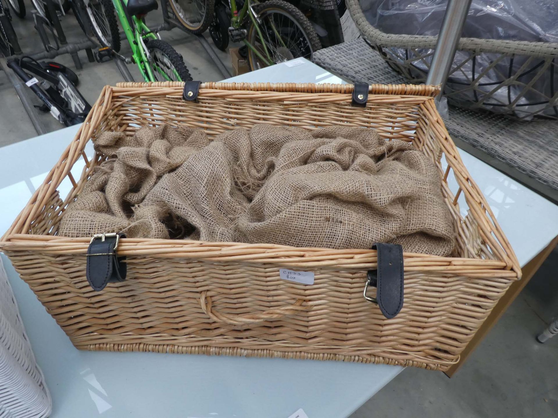 Wicker hamper