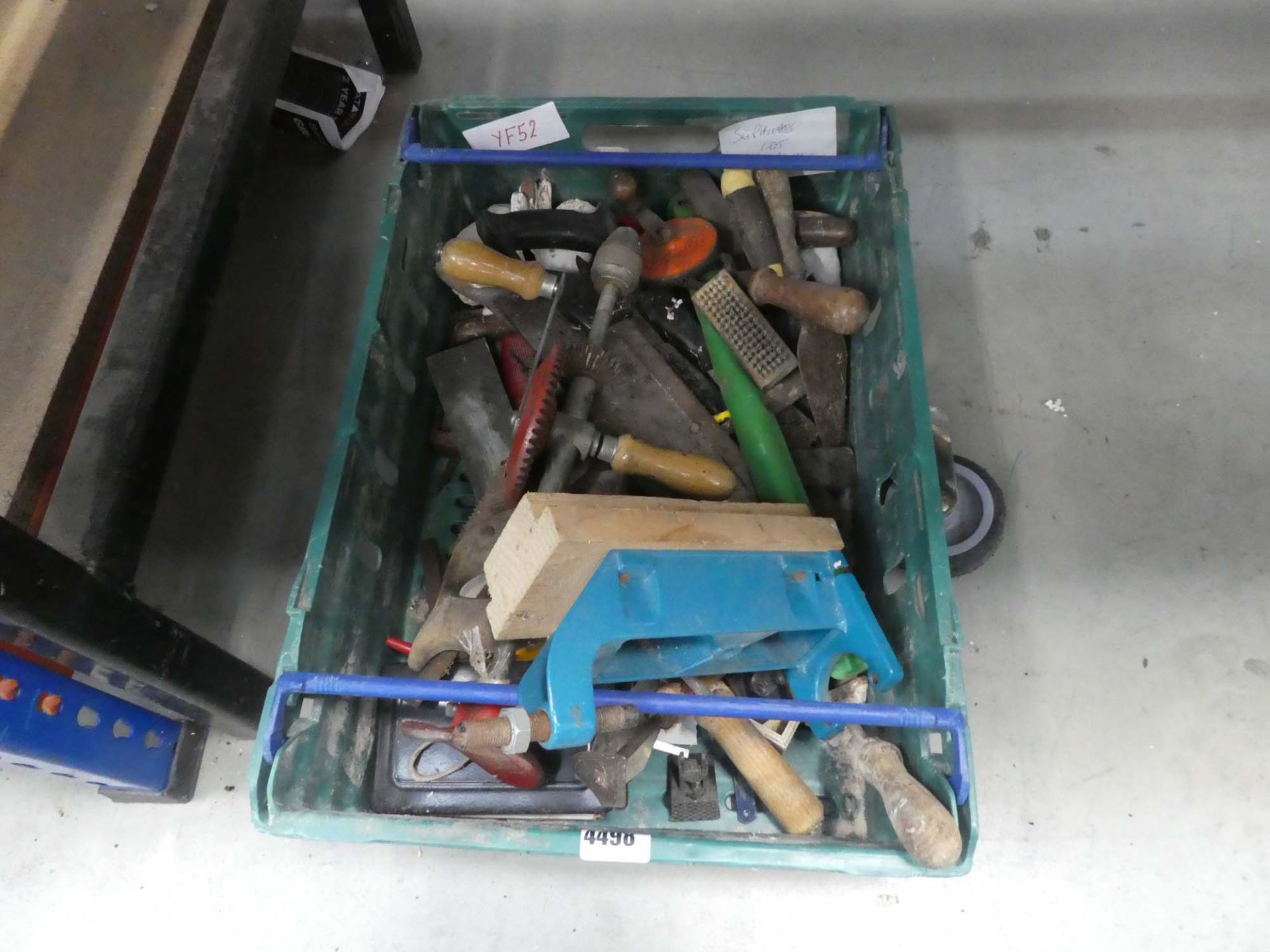 Single box of tools incl. drills, brushes, scrapers, drill stands