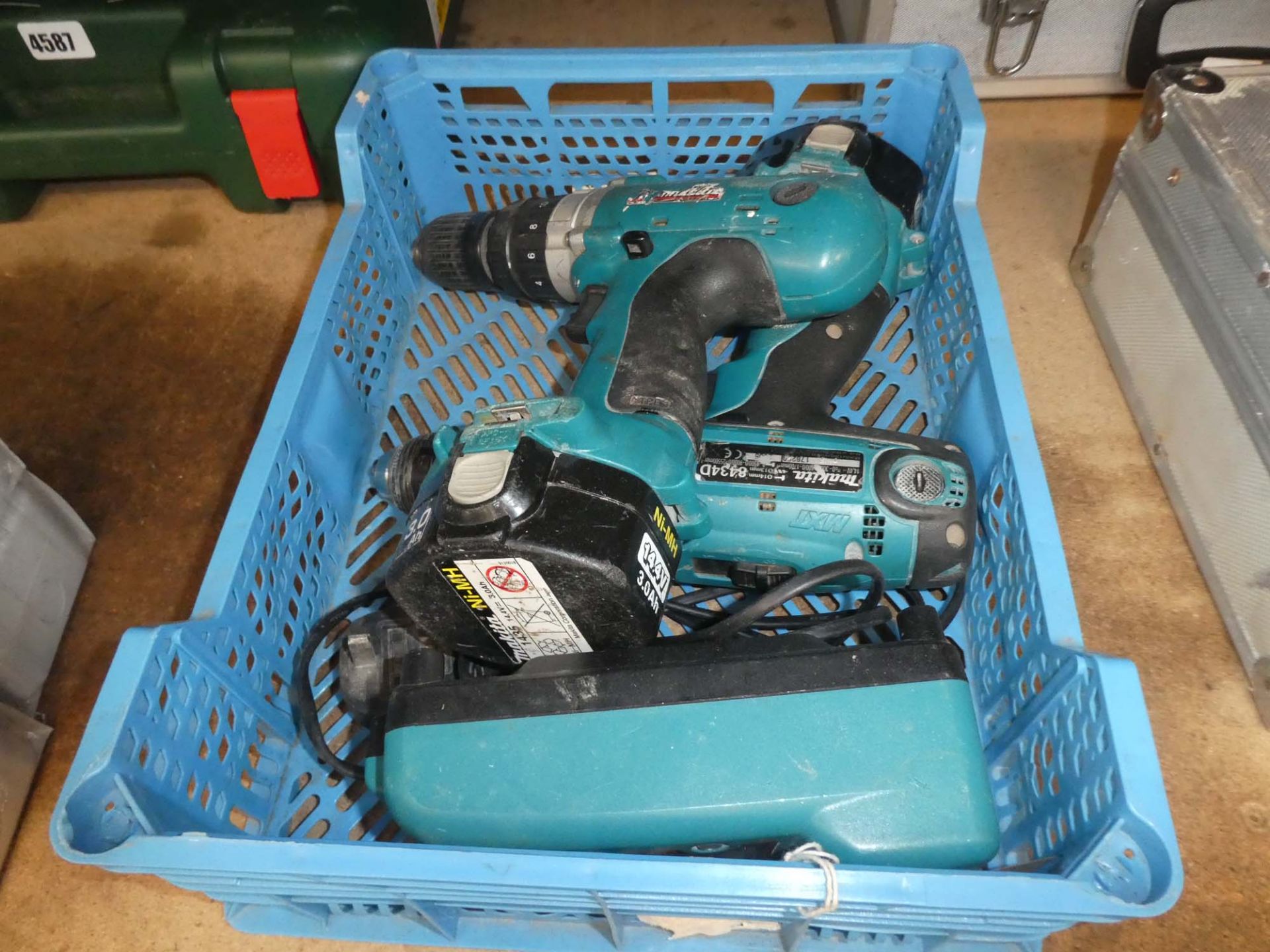 4478 Set of Makita drills with 2 batteries and charger