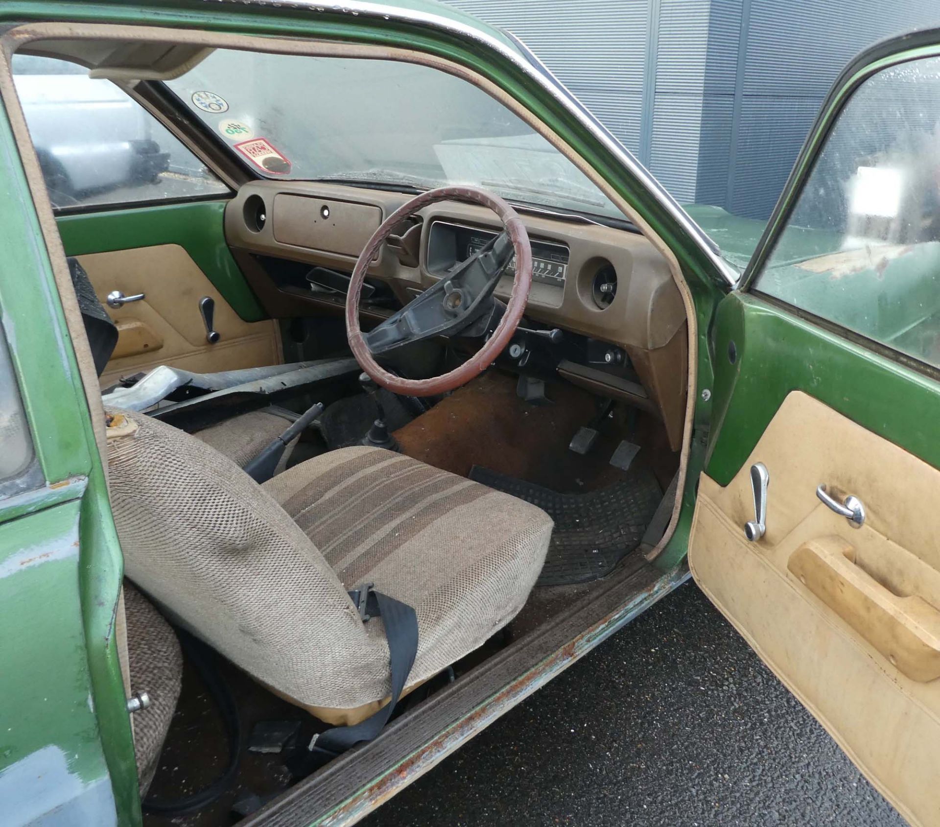 ER0 774K Vauxhall Viva 1256 Saloon in green, 1256cc, first registered 07.06.1972, petrol, showing - Image 5 of 10