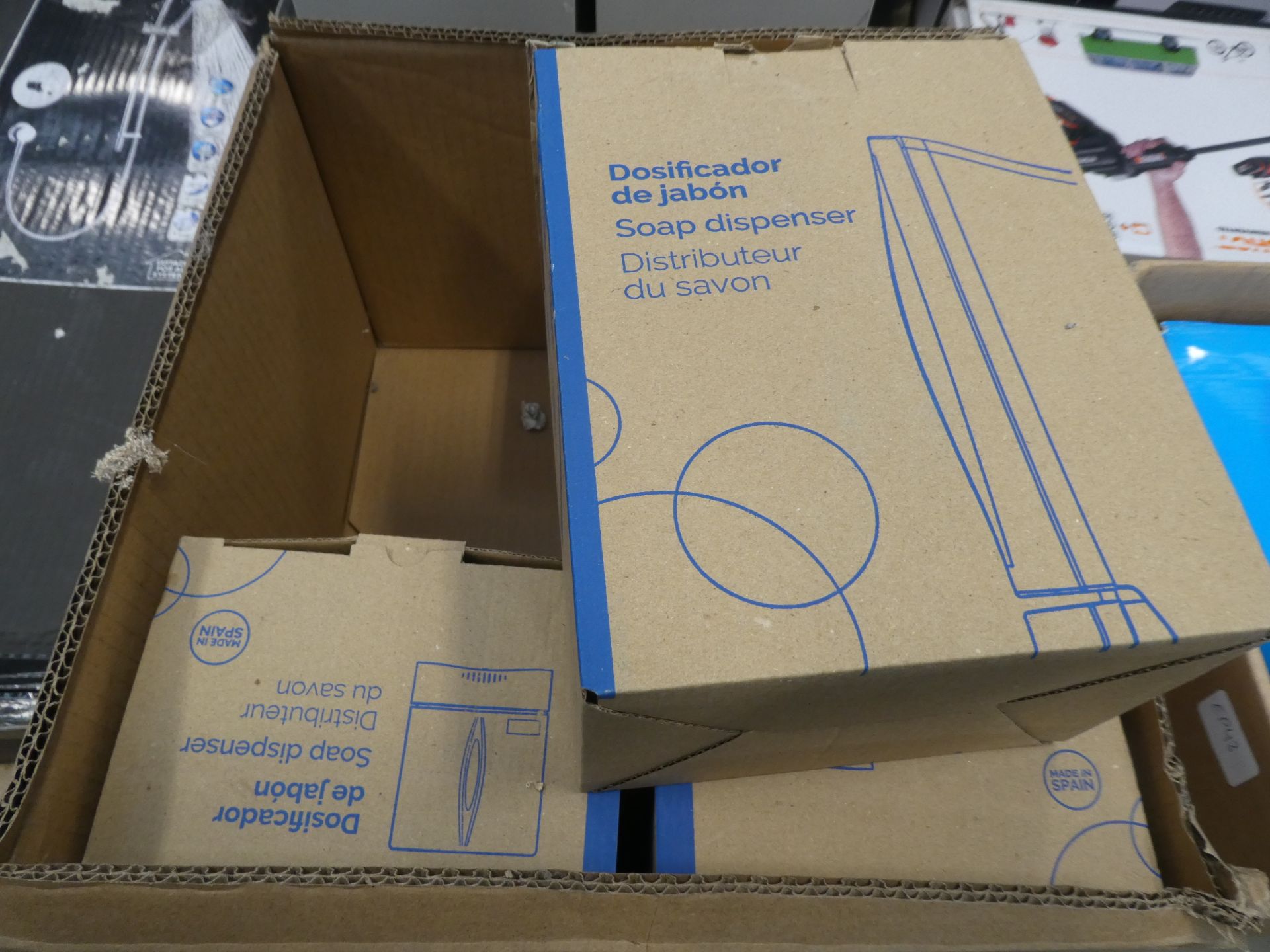 Box containing 5 soap dispensers