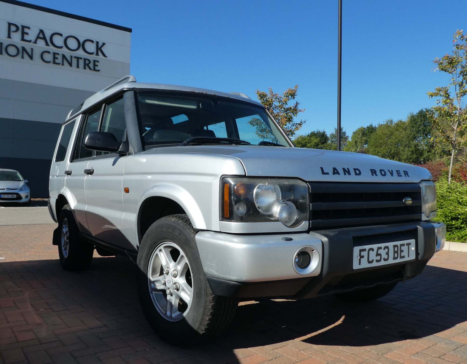 FC53 BET Land Rover Discovery TD5 S in silver, 2495cc, first registered 08.09.2003, diesel, approx