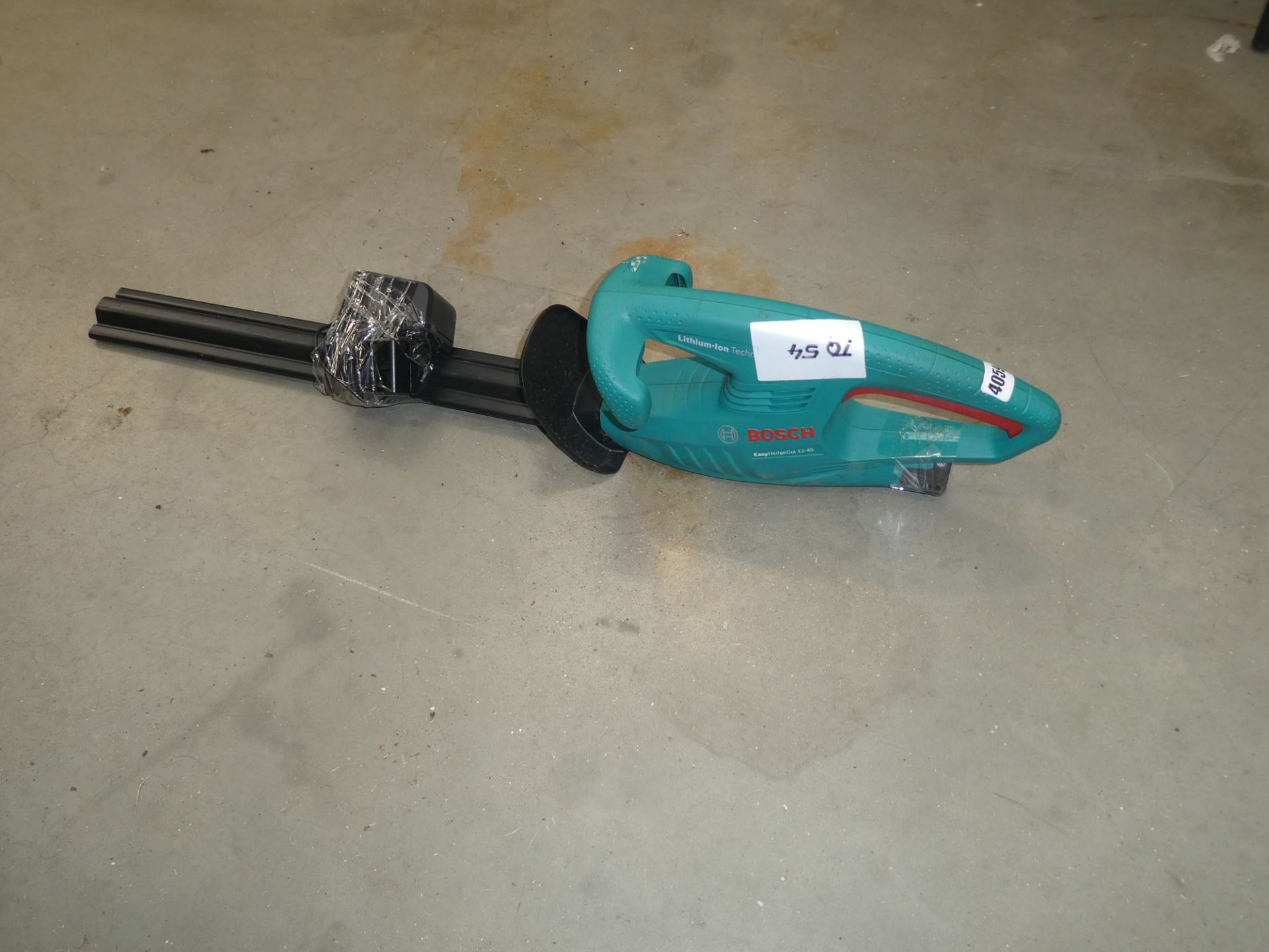 4088 Bosch electric hedge trimmer with battery and charger