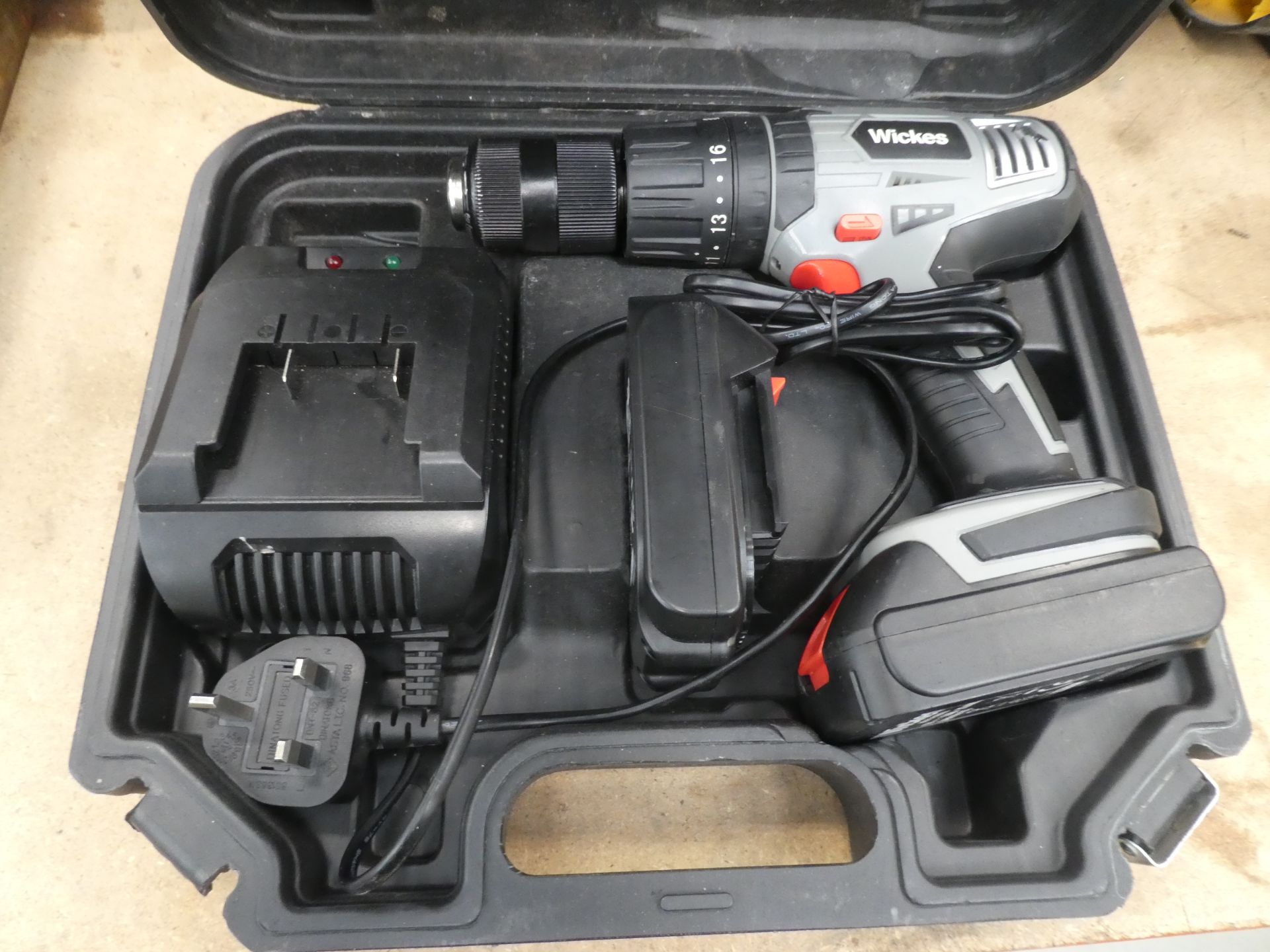 Wickes battery drill with 1 battery and charger
