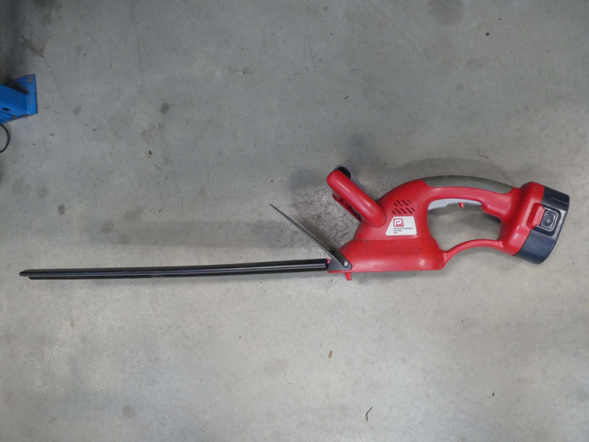 4057 Sovereign battery powered hedge cutter with one battery and no charger