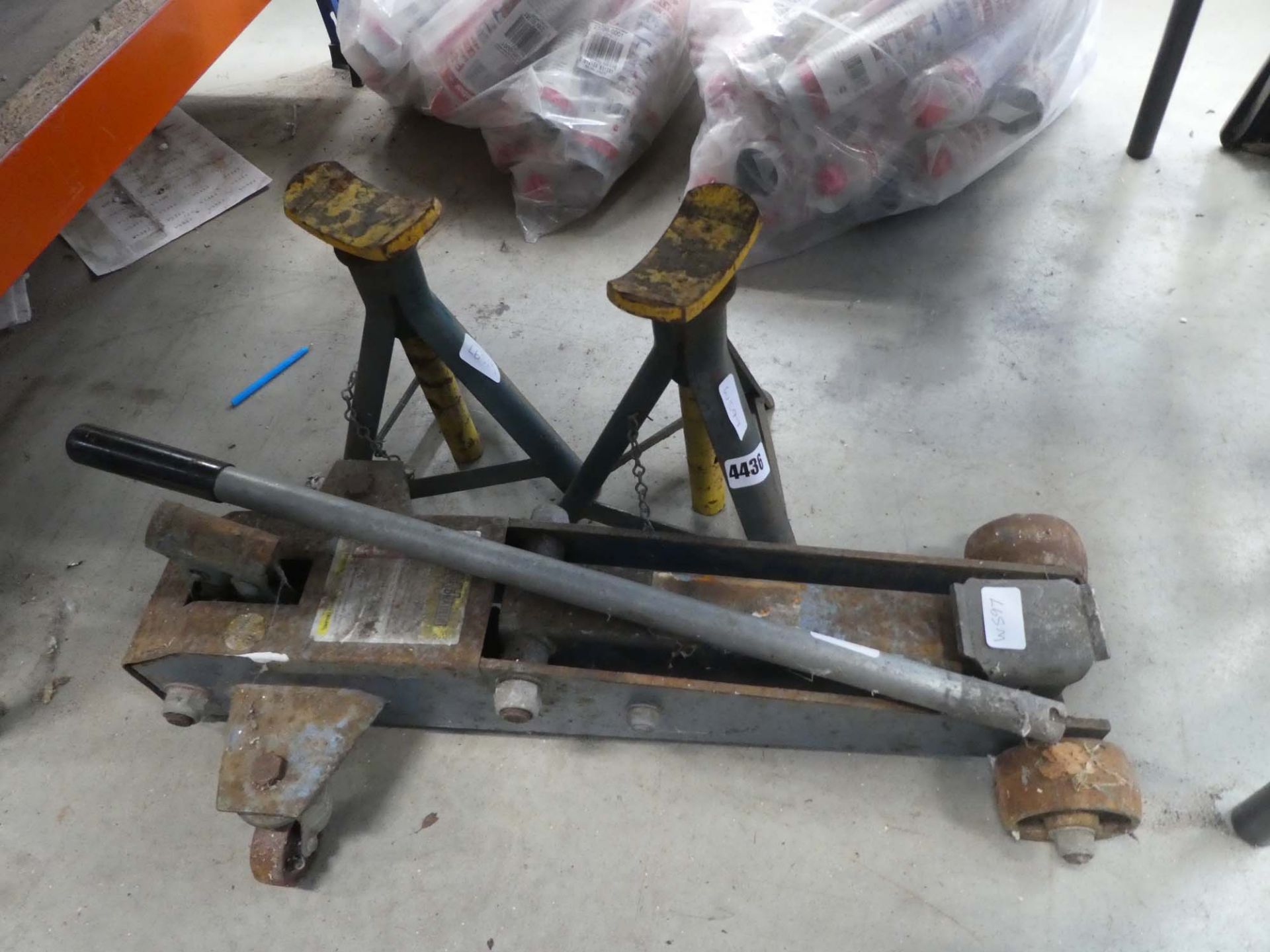 Trolley jack and 2 axle stands