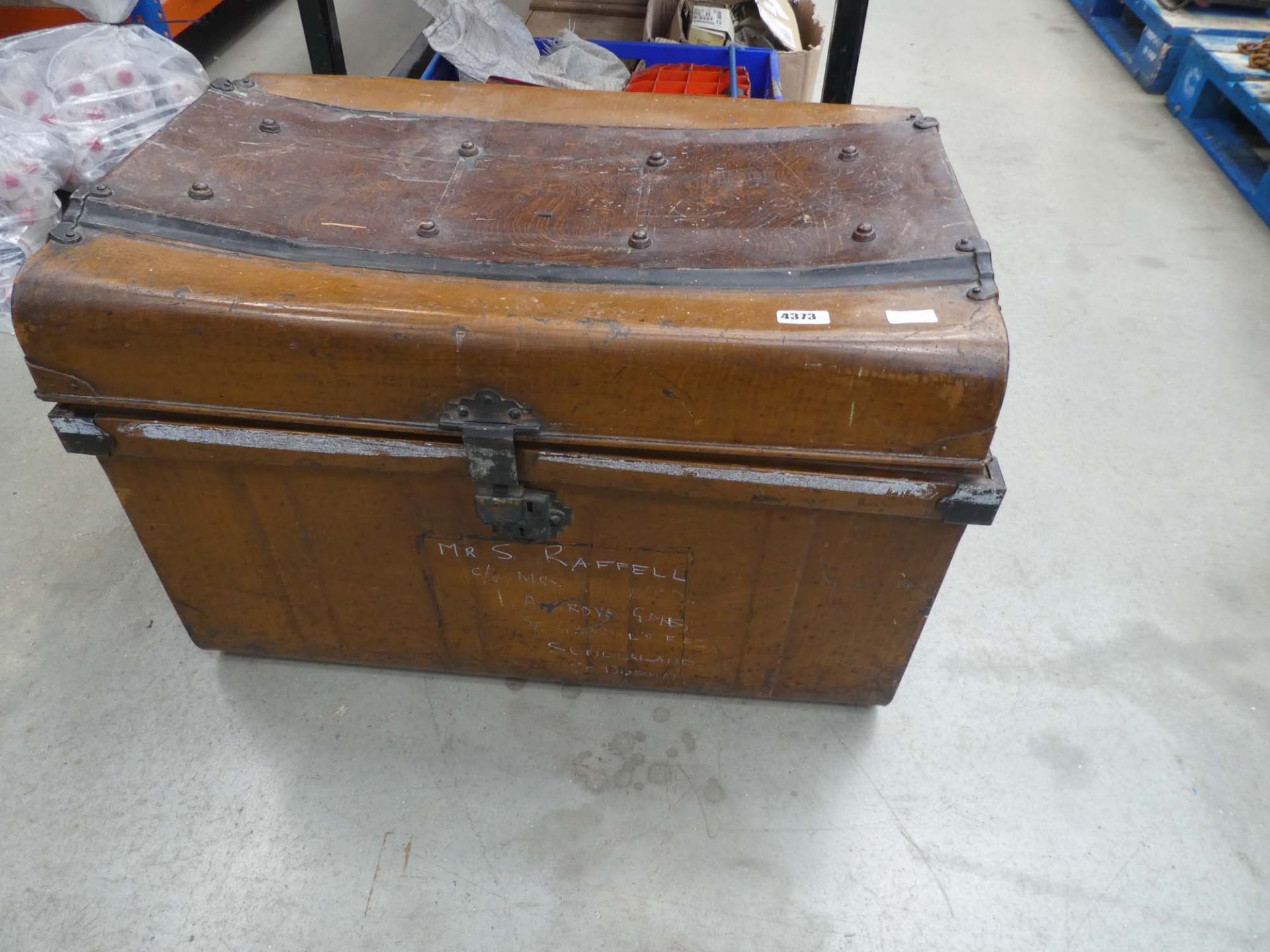 Metal vintage trunk containing various tools, hobby craft items etc - Image 2 of 2