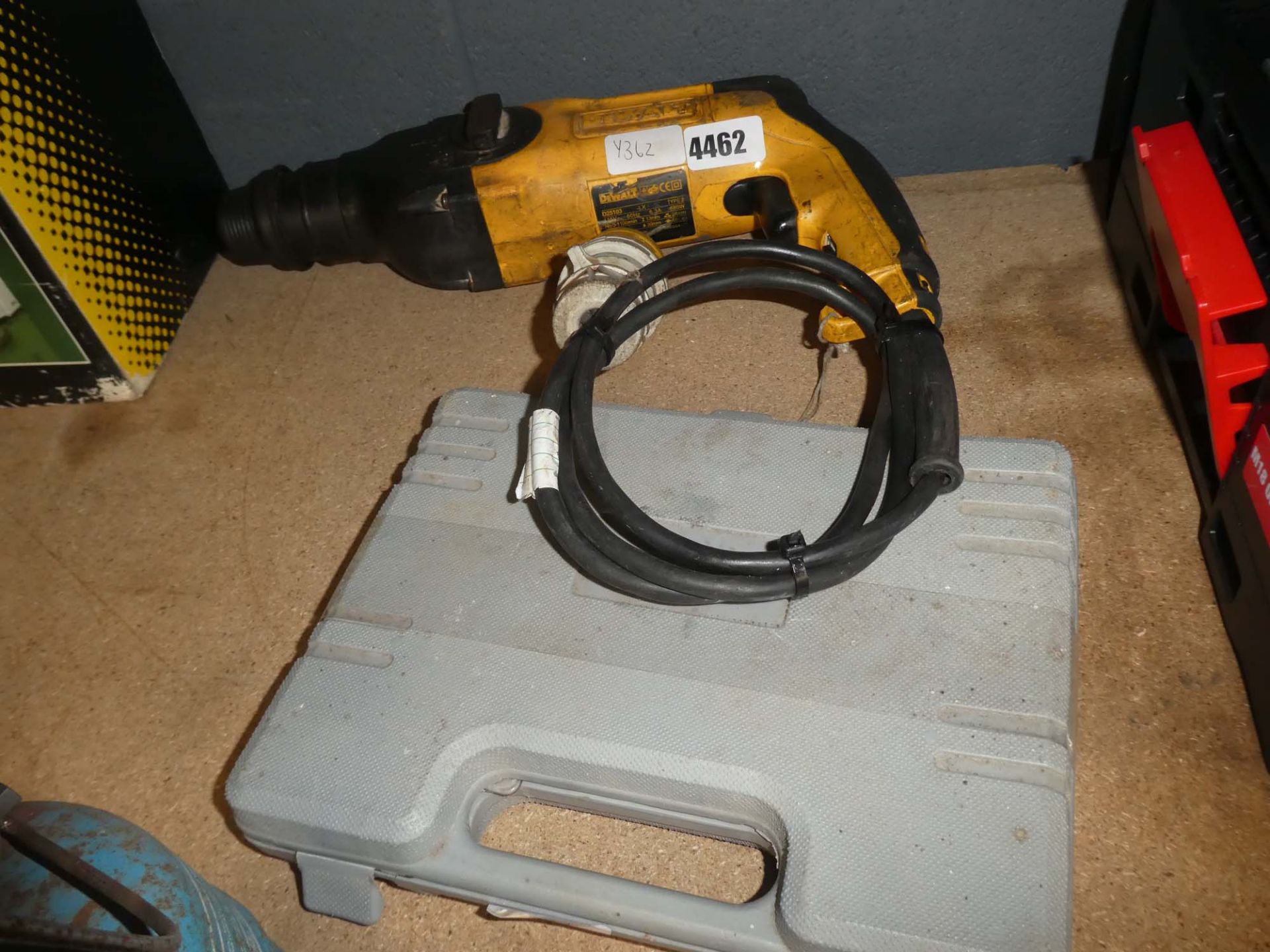 110v Dewalt drill and small fixing set