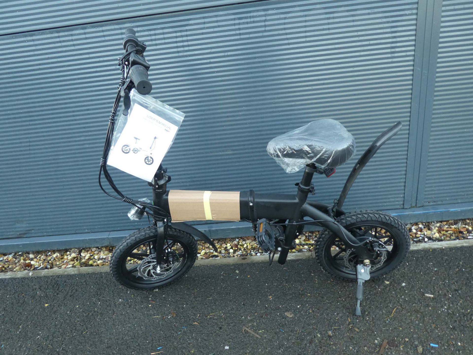 Small electric fold up bike with charger