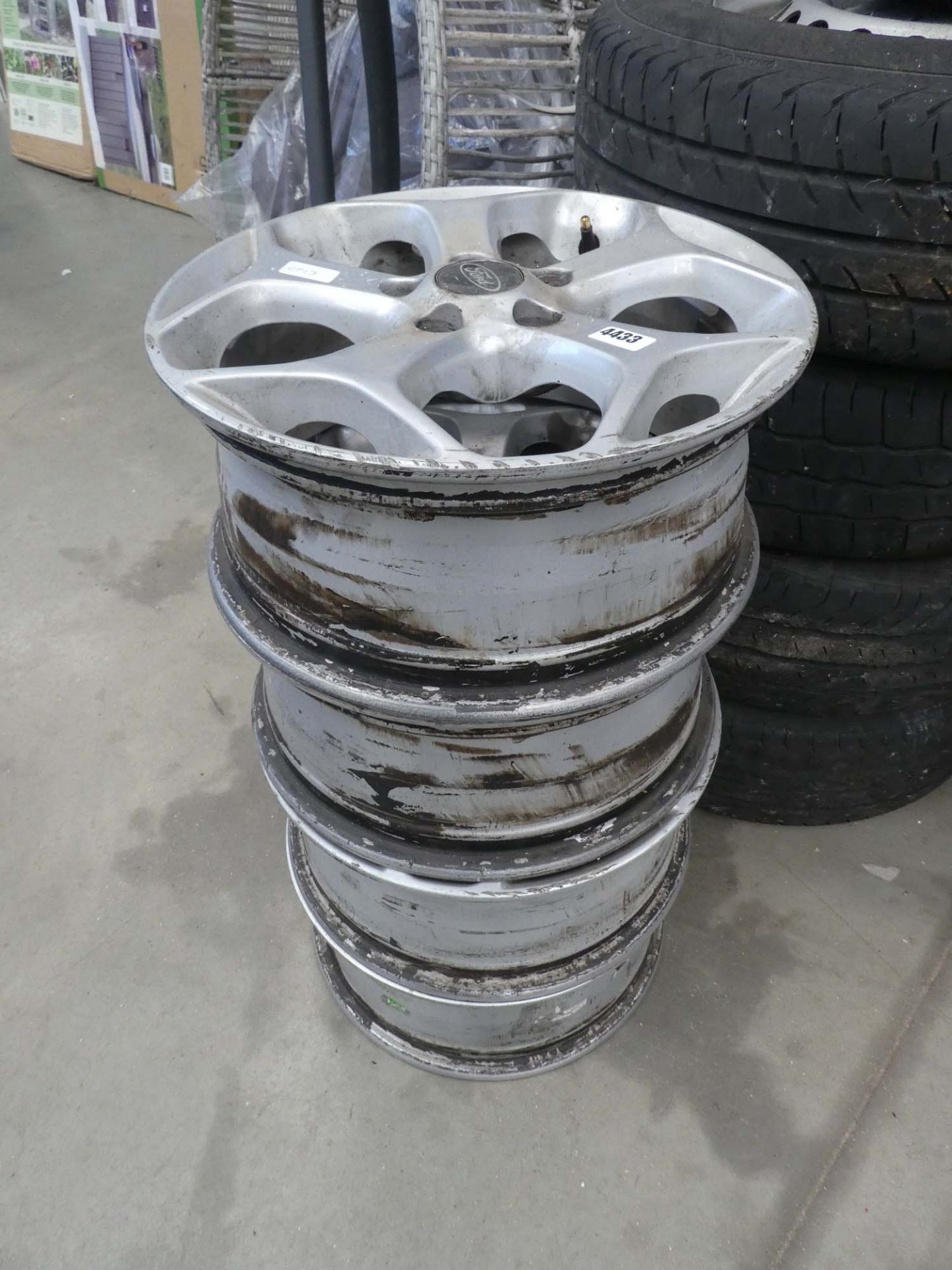 Set of 4 Ford alloy wheels