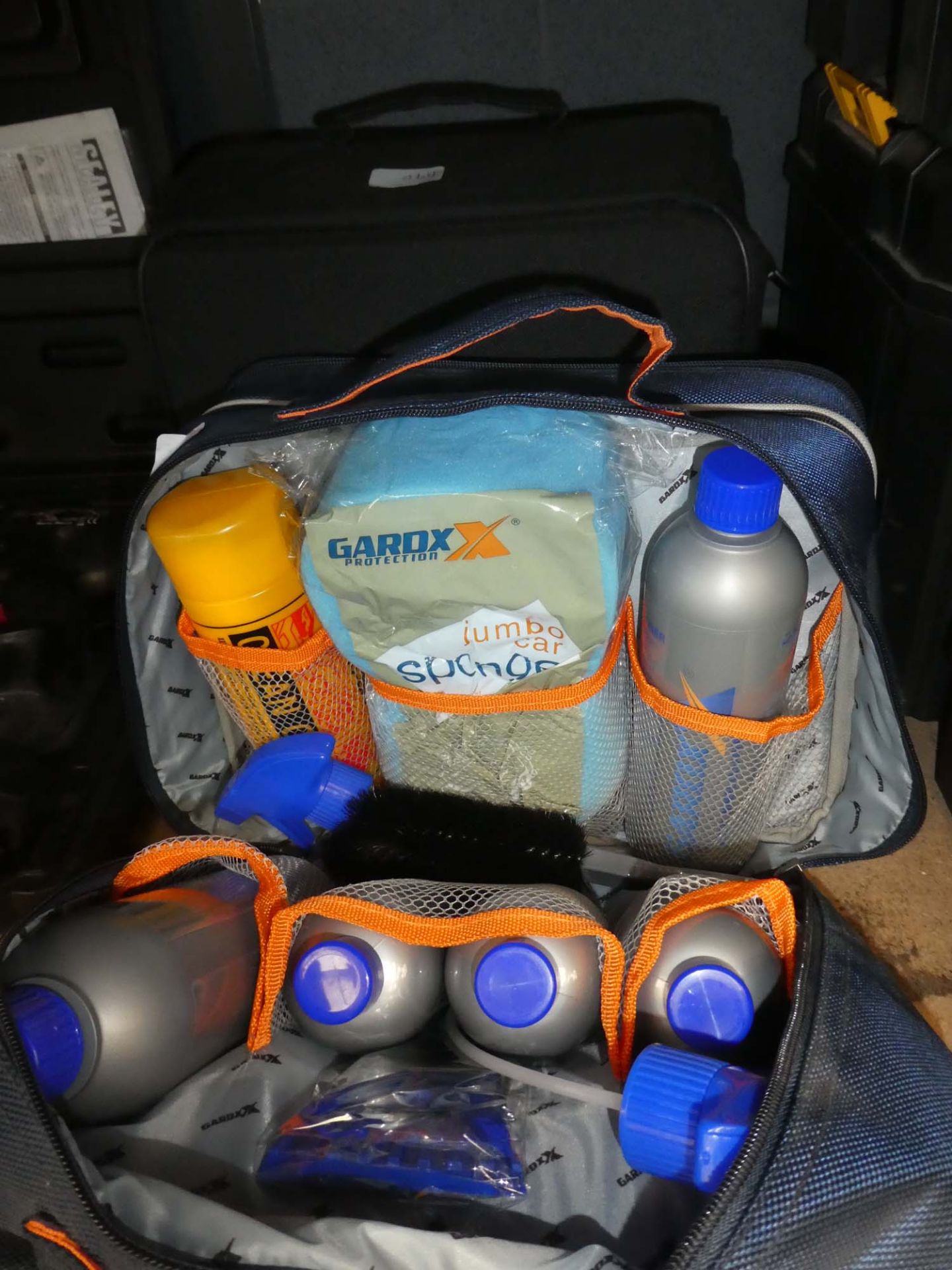 2 car cleaning kits