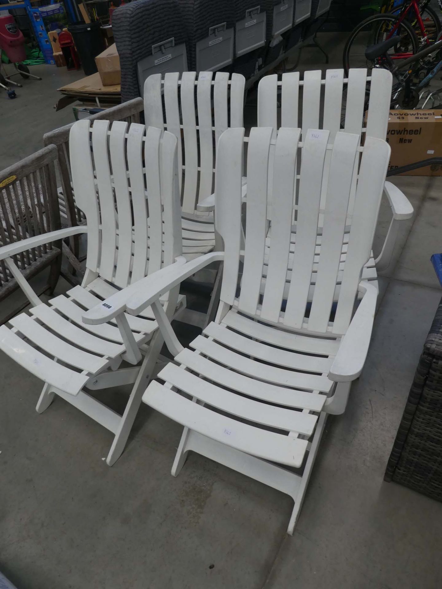 4 plastic foldup garden chairs