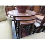 Oval nest of 3 tables