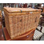 Wicker picnic basket