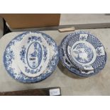 Quantity of blue and white crockery