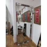 Rectangular bevelled mirror