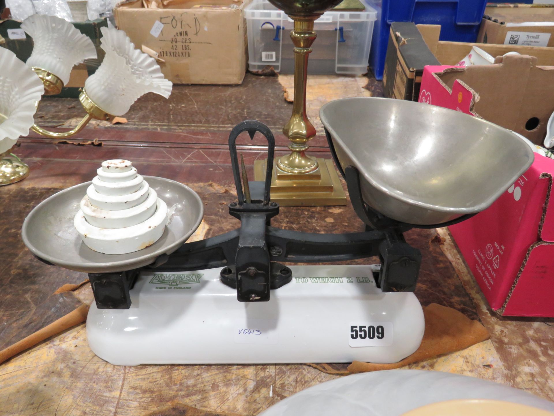 Set of Avery kitchen scales