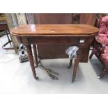 Victorian mahogany extending dining table with 3 extra leaves