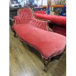 Victorian chaise longue in red fabric