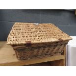 5293 - Wicker picnic basket