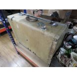 5548 - Vintage canvas travelling case