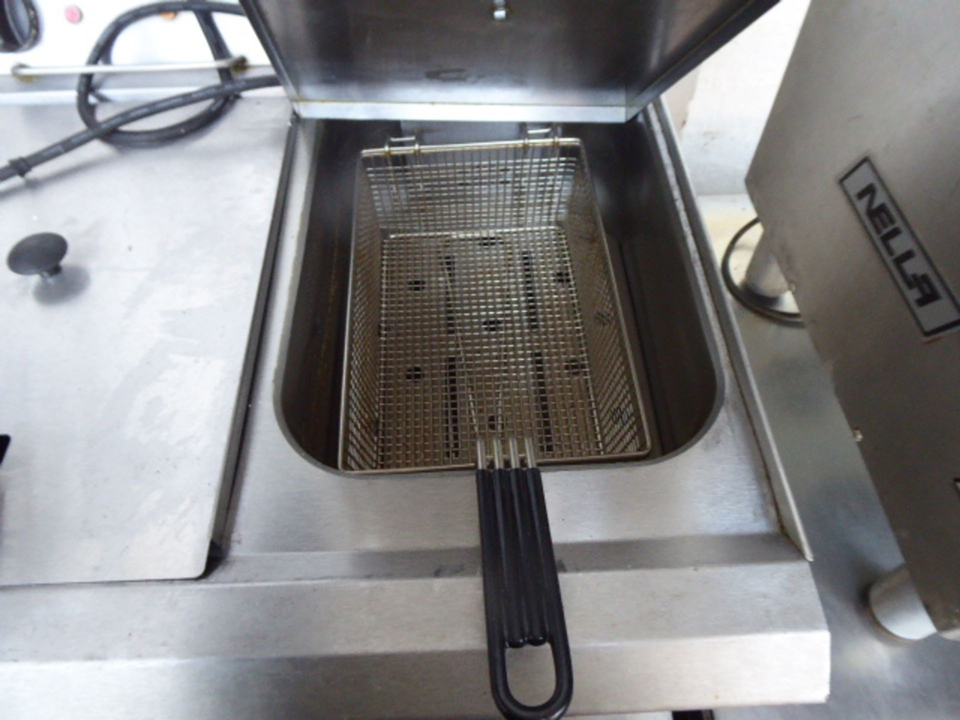 (89) 60cm electric bench top twin well fryer (Plug required) - Image 2 of 2