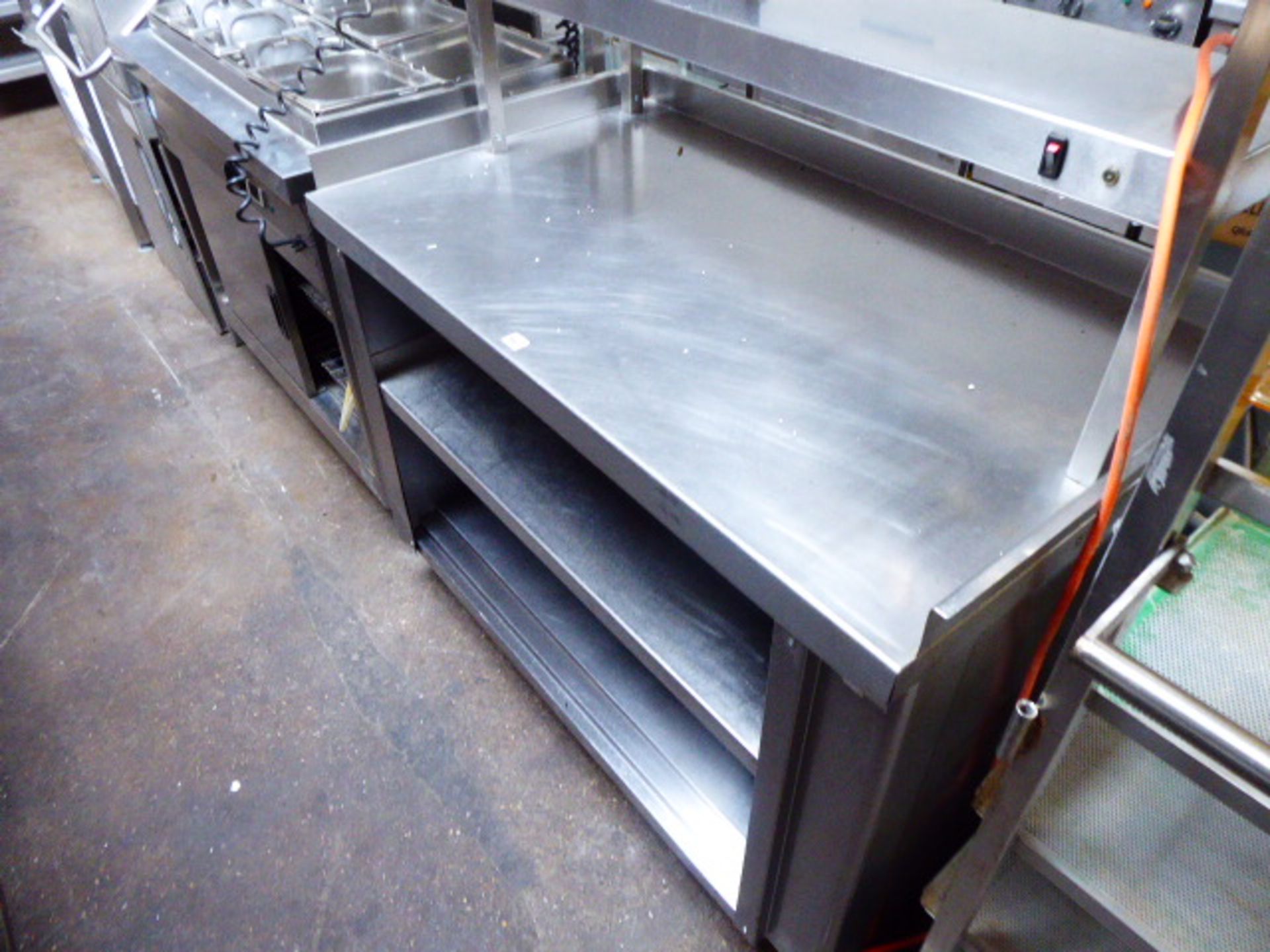 (84) 125cm mobile chefs pass with shelves under and 3 tier gantry over - Image 2 of 2