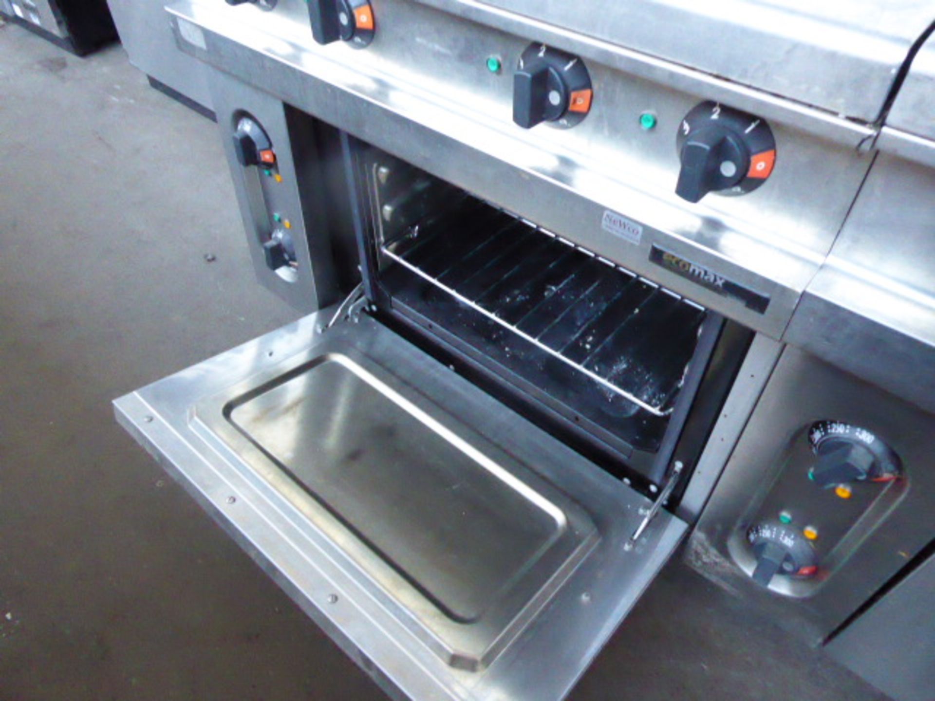 90cm electric Hobart Eco Max electric cooker with 4 hobs and a large oven under - Image 2 of 2