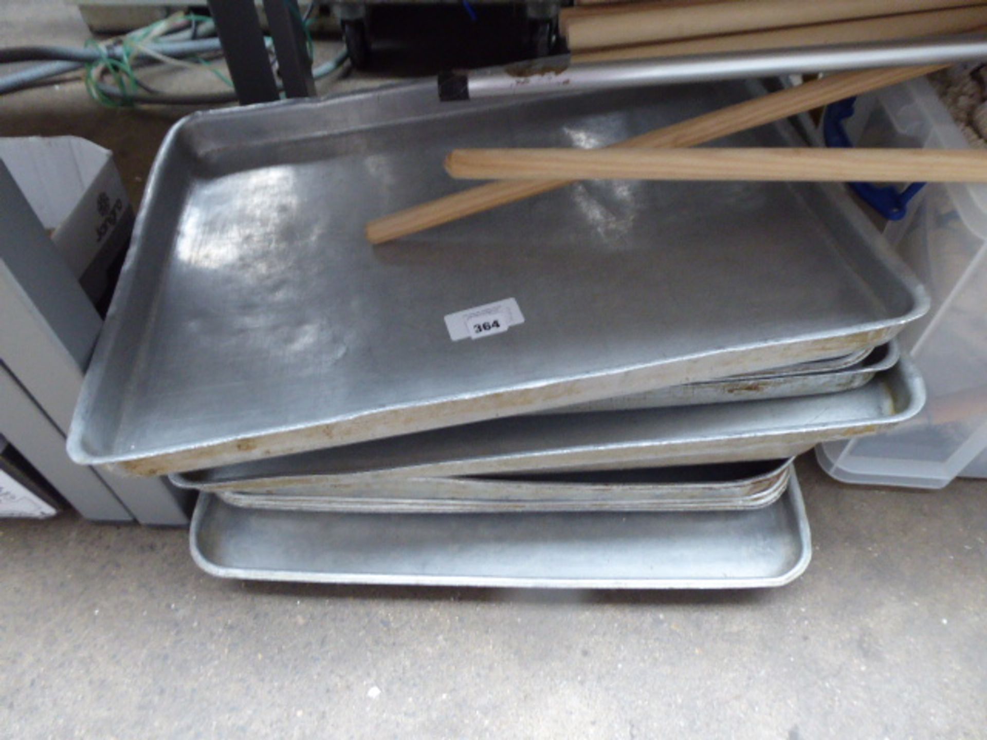 (283) 10 x 62cmx47cm aluminium oven trays