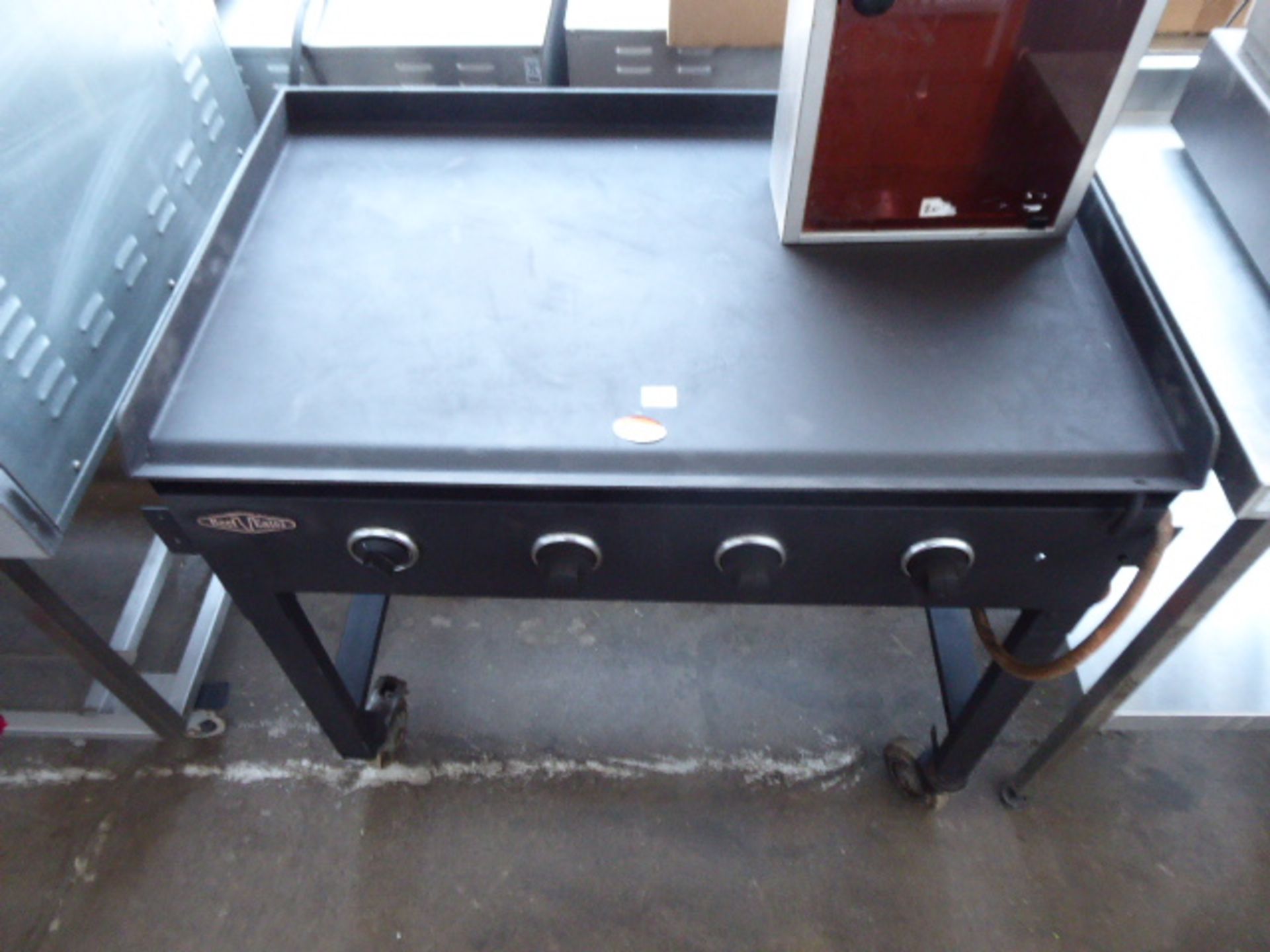 92cm LPG Beefeater commercial BBQ - Image 2 of 2