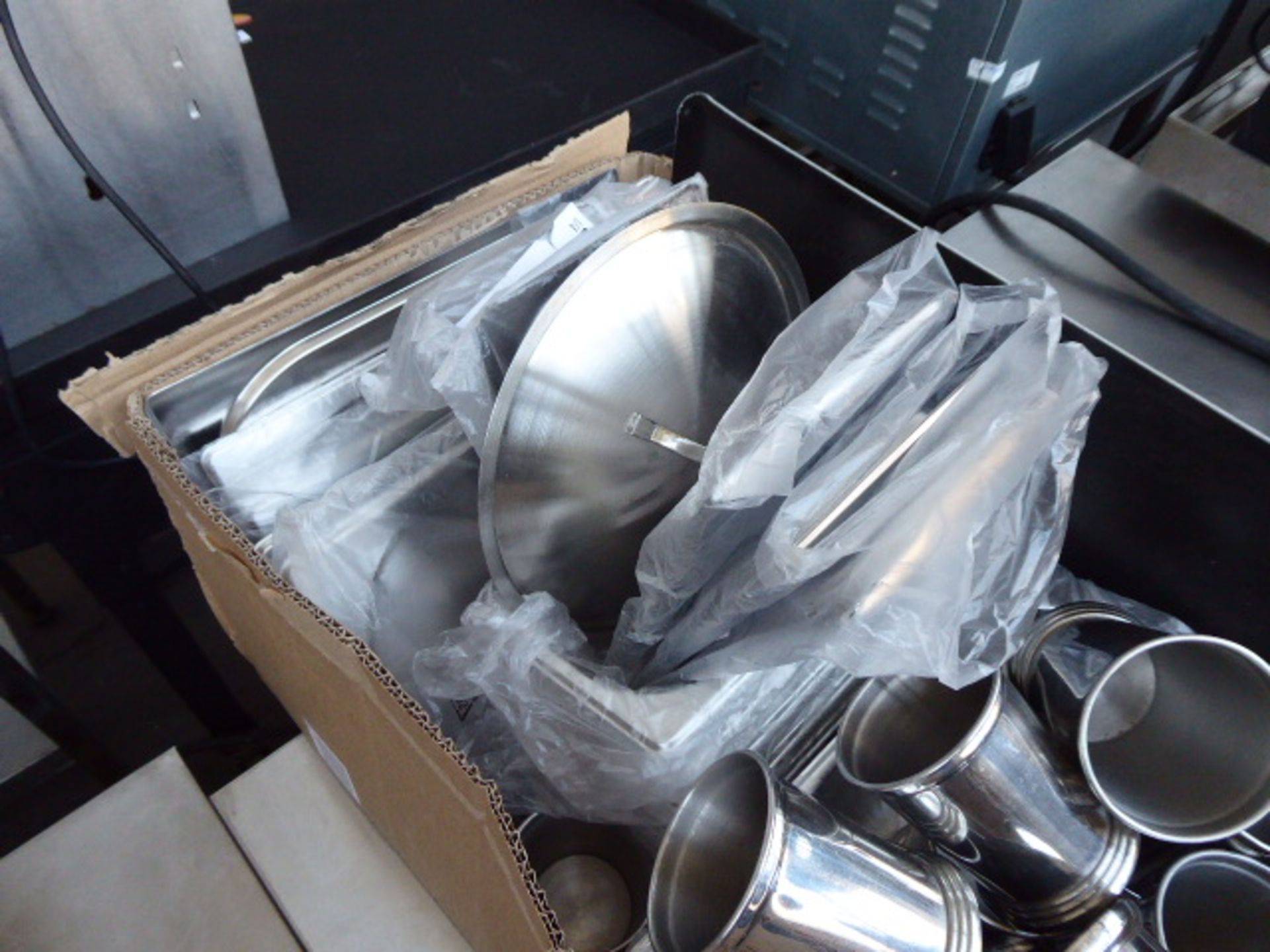 Large box containing assorted stainless steel gastronorms, lids, trays, tankards - Image 2 of 2