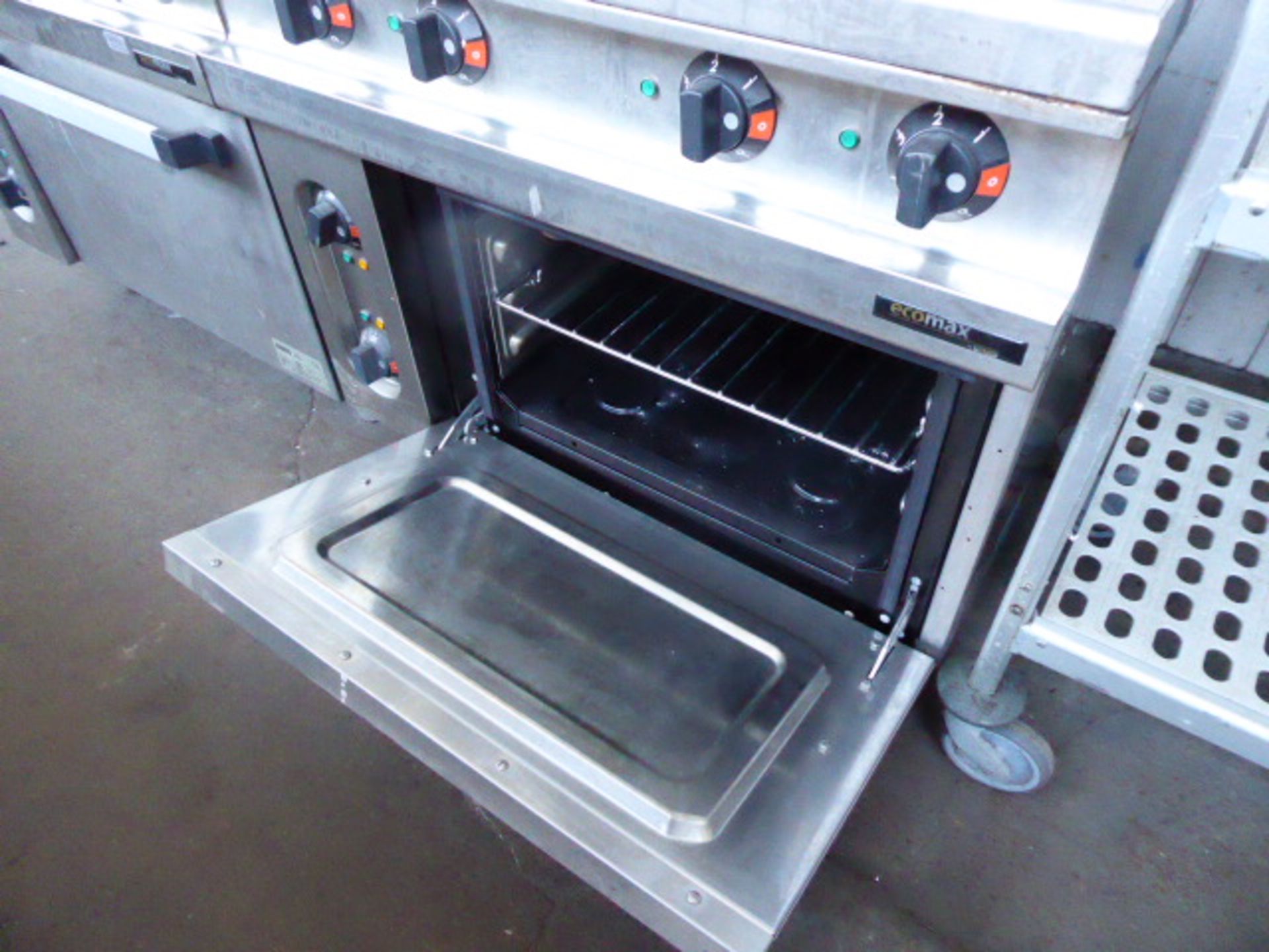 90cm electric Hobart Eco Max electric cooker with 4 hobs and a large oven under - Image 2 of 2