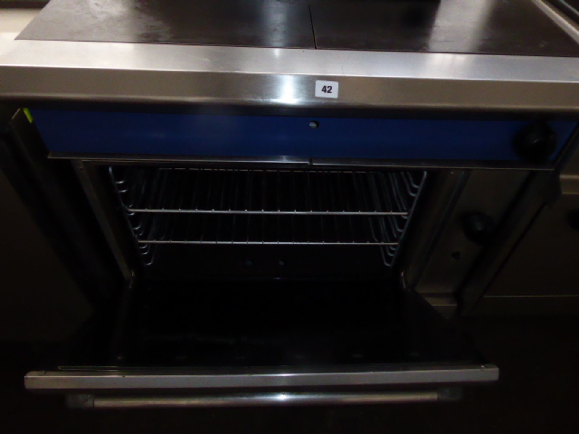 (38) 90cm gas Blue Seal solid top bullseye type cooker with large single door oven under - Image 2 of 2