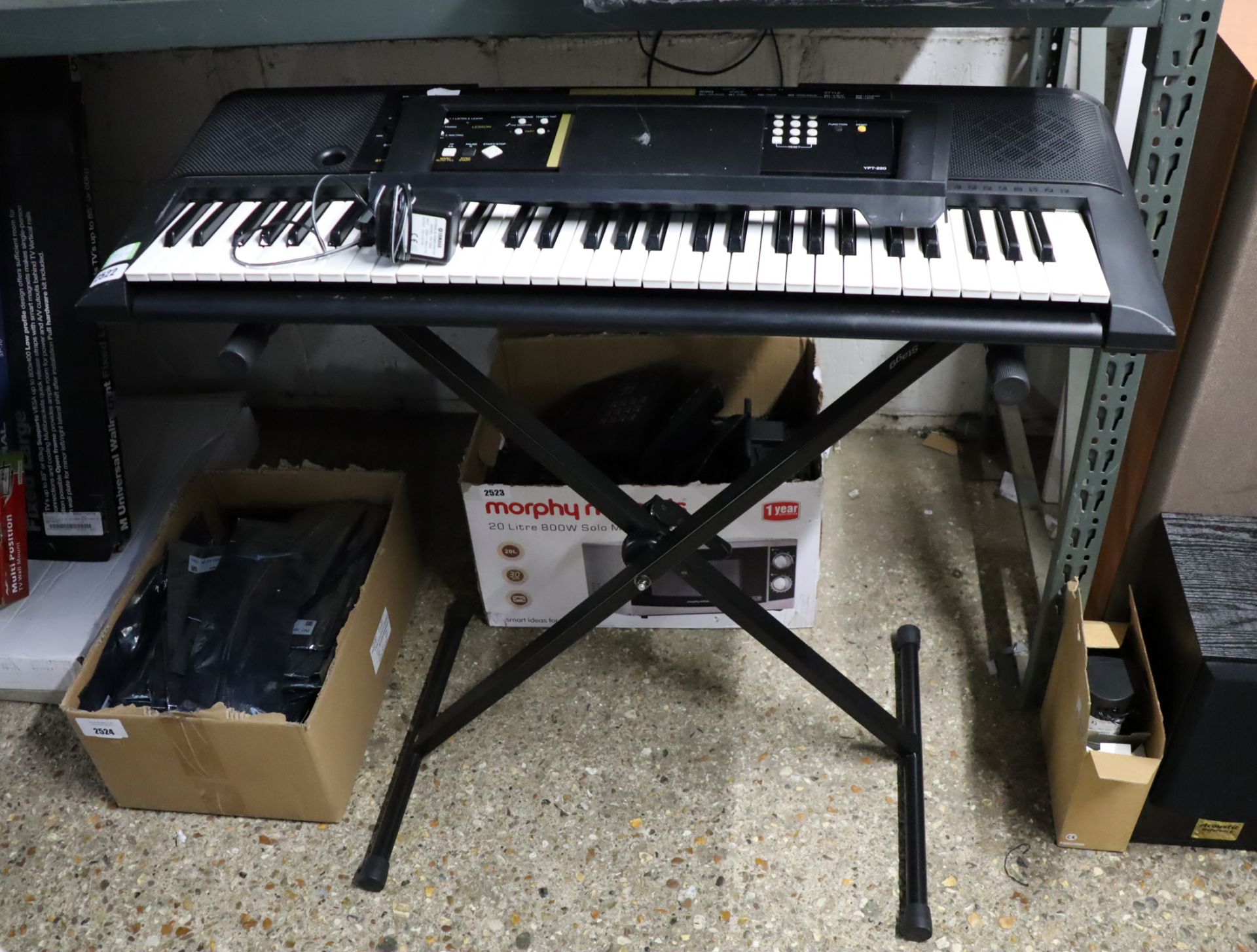 (31) Yamaha keyboard on stand with power supply