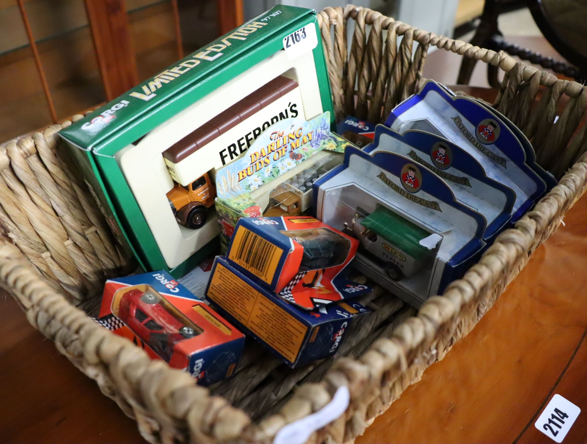 (2120) Basket containing Corgi and other die cast vehicles