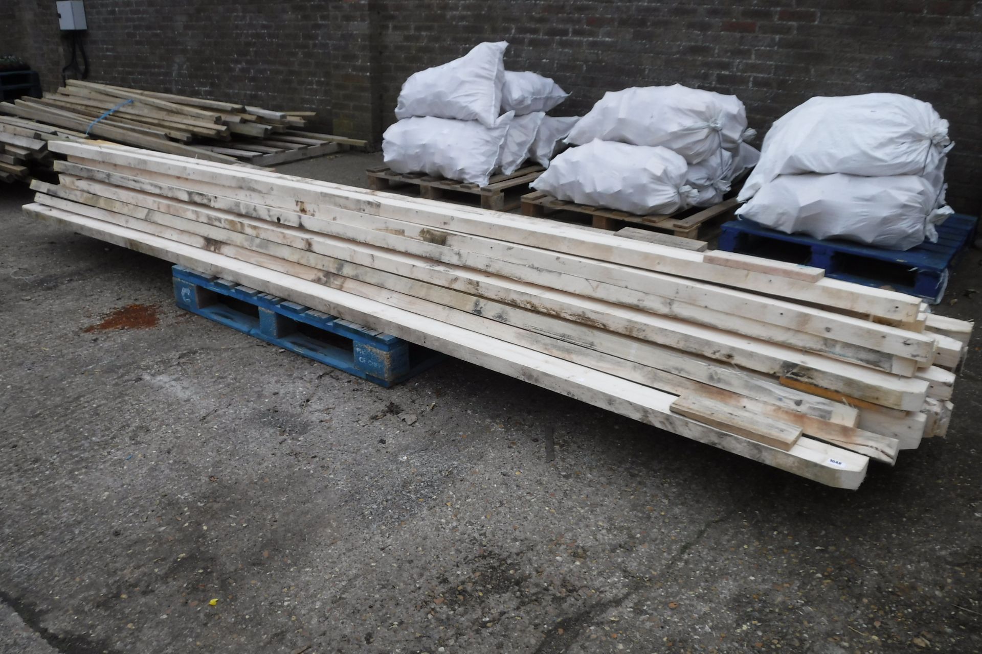 Pallet of 4x2 timber lengths