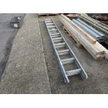 Aluminium double extending ladder