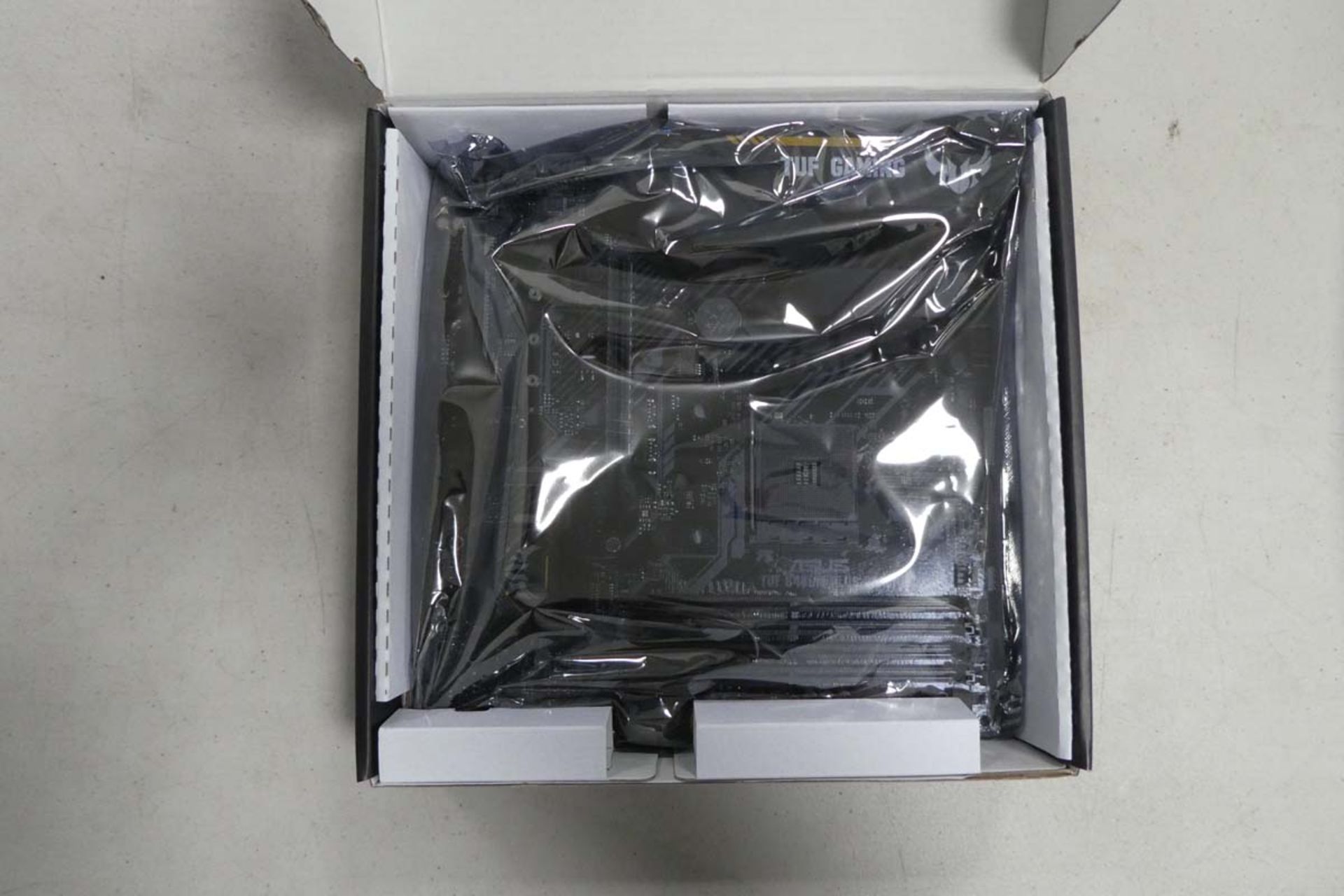 Asus TUFB450M motherboard in box - Image 2 of 2