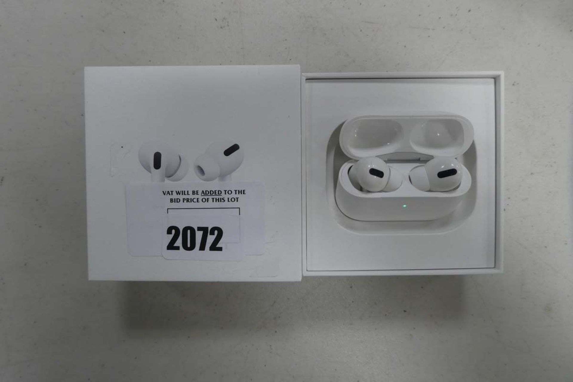 Apple Air Pod Pro with charging case and box