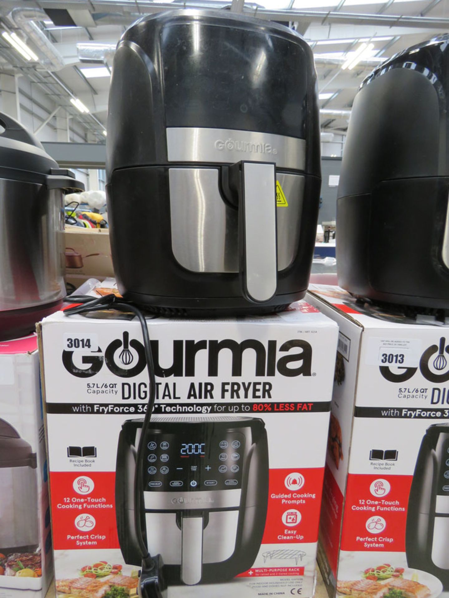 Gourmia digital air fryer with box